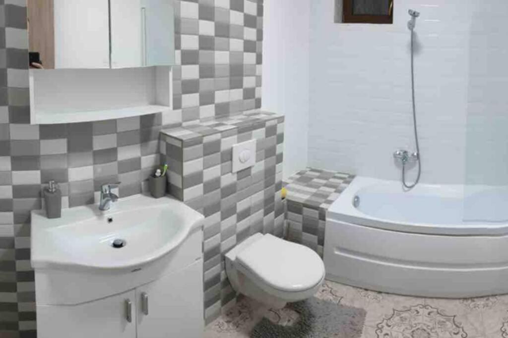 Casa Andreea. Cheerful 4-Bedroom Villa Bod Luaran gambar